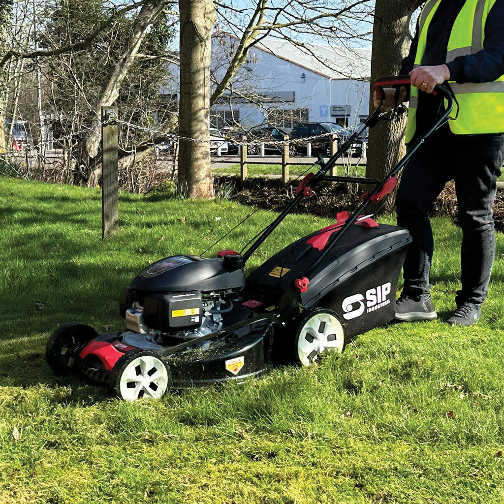 SIP HONDA-Powered Self-Propelled Petrol Lawnmower, 56cm, 201cc (08228)