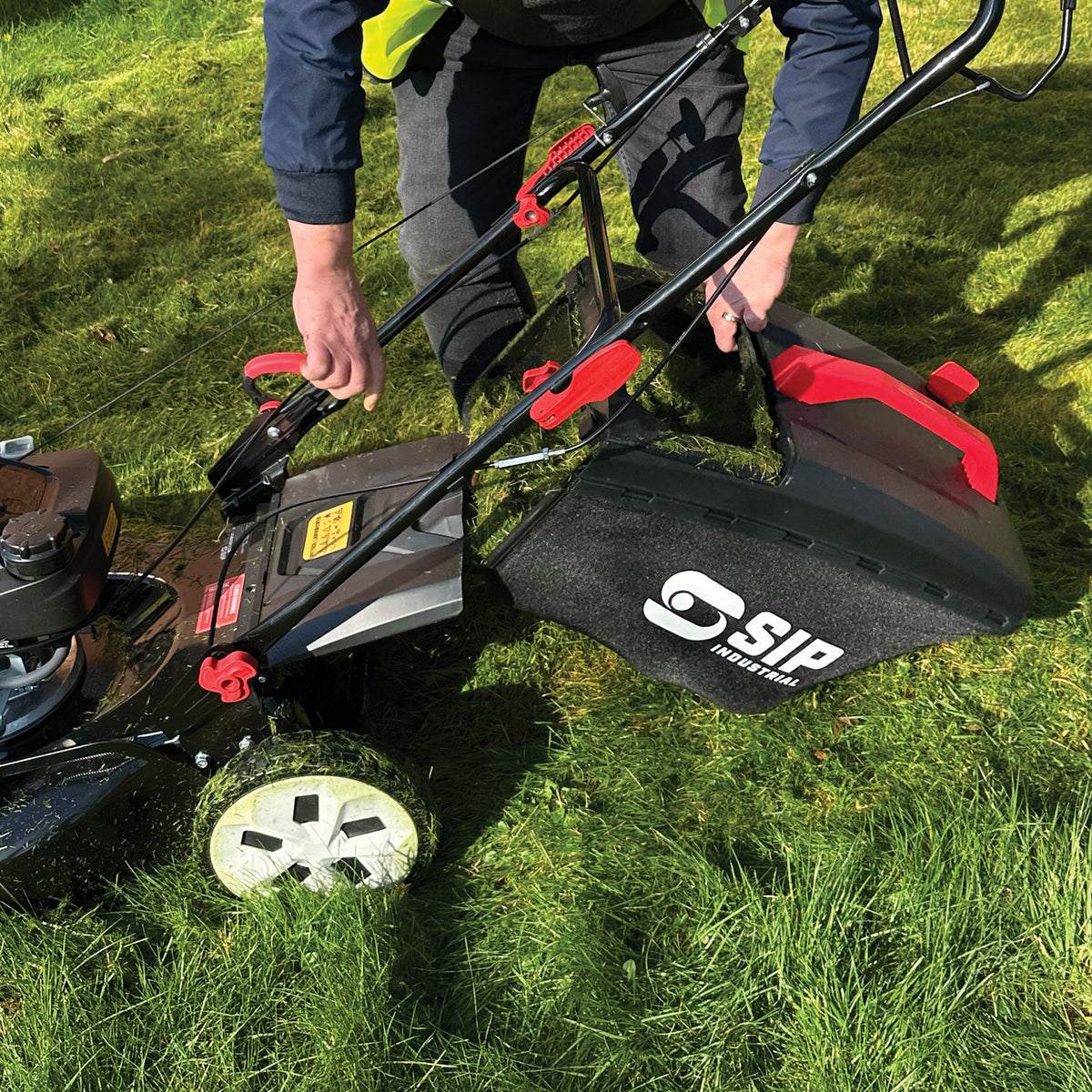 SIP HONDA-Powered Self-Propelled Petrol Lawnmower, 56cm, 201cc (08228)
