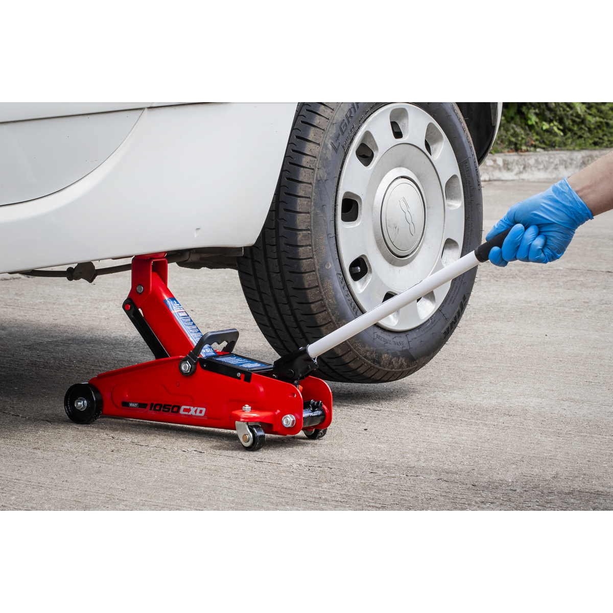 Short Chassis Trolley Jack with Storage Case, 2 Tonne, Red (1050CXD)