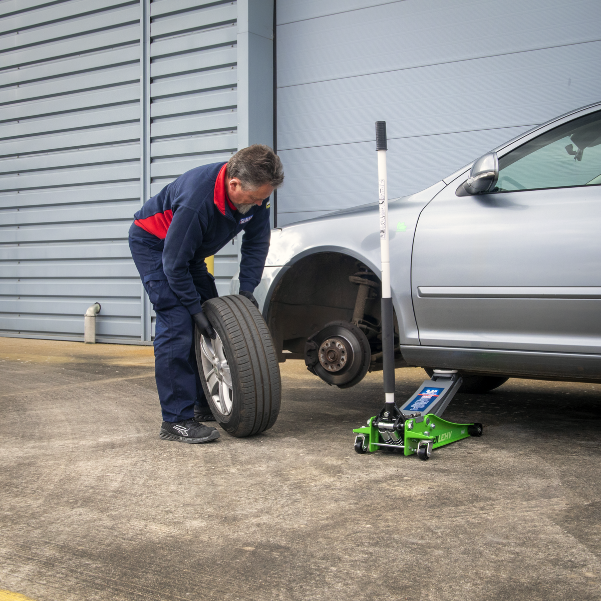 Low Profile Rocket Lift Trolley Jack 2.25 Tonne - Green