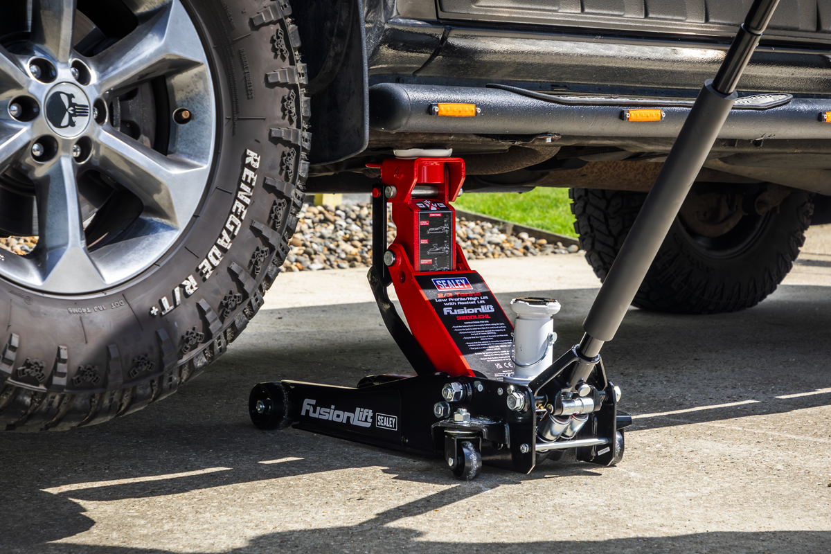 Sealey 3200LEHL Low Entry High Lift Trolley Jack with Rocket Lift, 2/3 Tonne Capacity