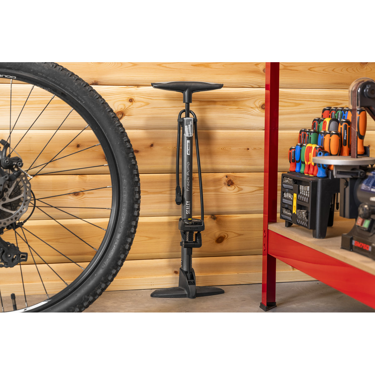 Track Pump with Digital Gauge