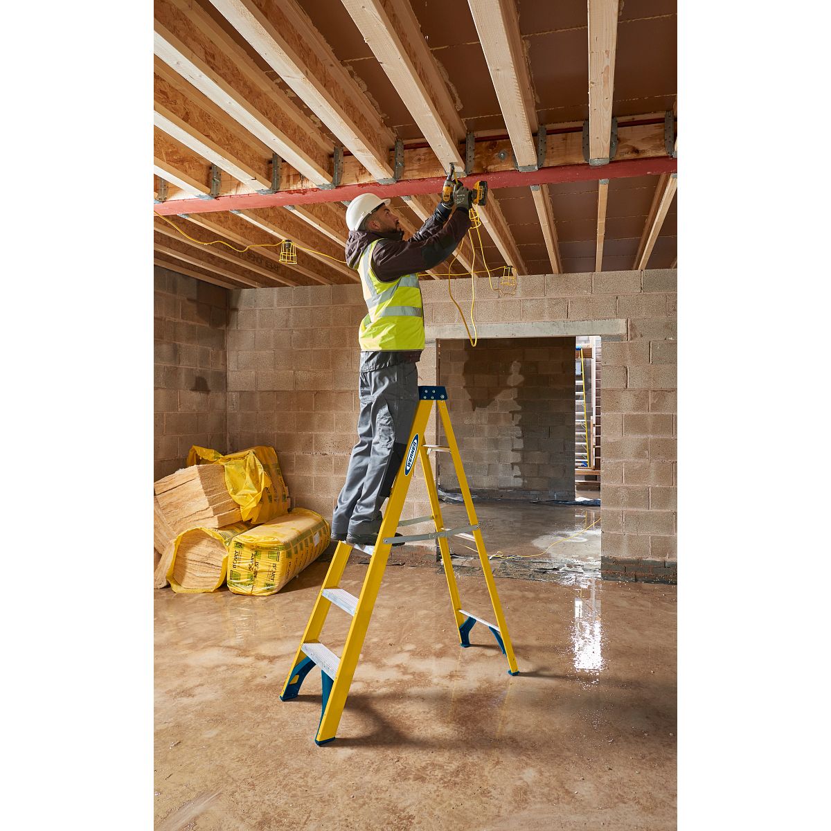 Werner Fibreglass Step Ladder, 6-Tread, EN131 (7160618)