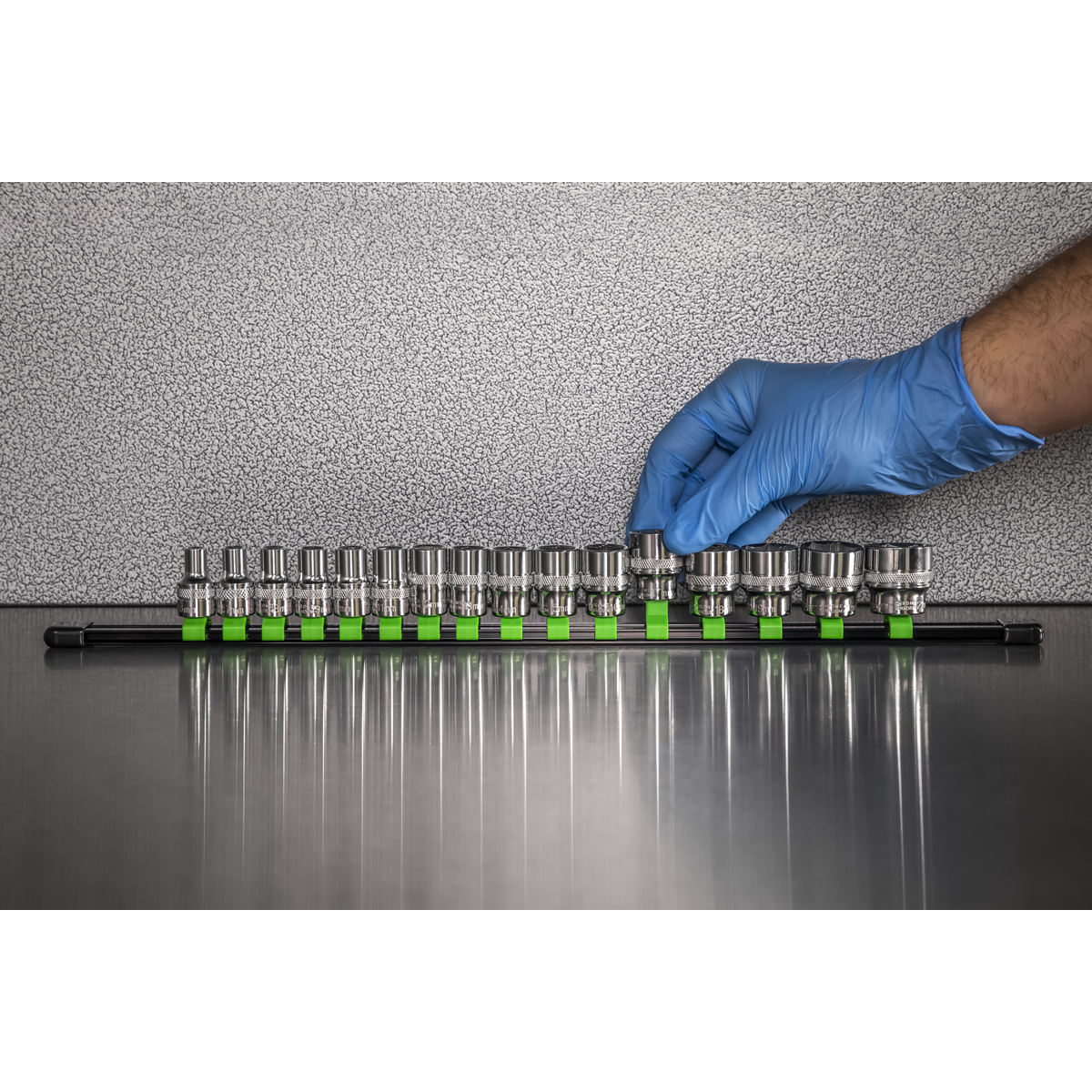 Premier Socket Retaining Rail with 16 Clips, 3/8"Sq Drive, Hi-Vis Green (AK27053HV)