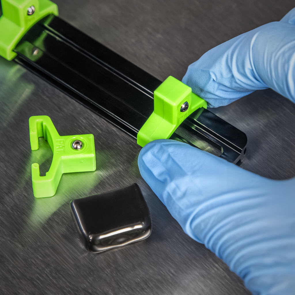 Premier Socket Retaining Rail with 16 Clips, 3/8"Sq Drive, Hi-Vis Green (AK27053HV)