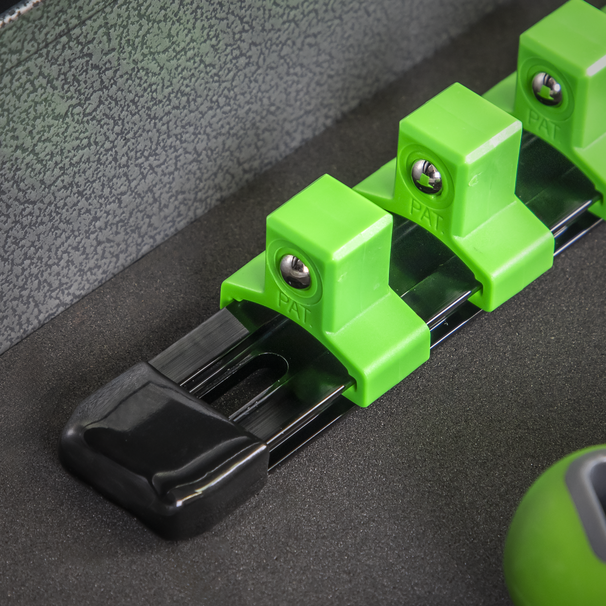 Premier Socket Retaining Rail with 16 Clips 1/2"Sq Drive - Hi-Vis Green