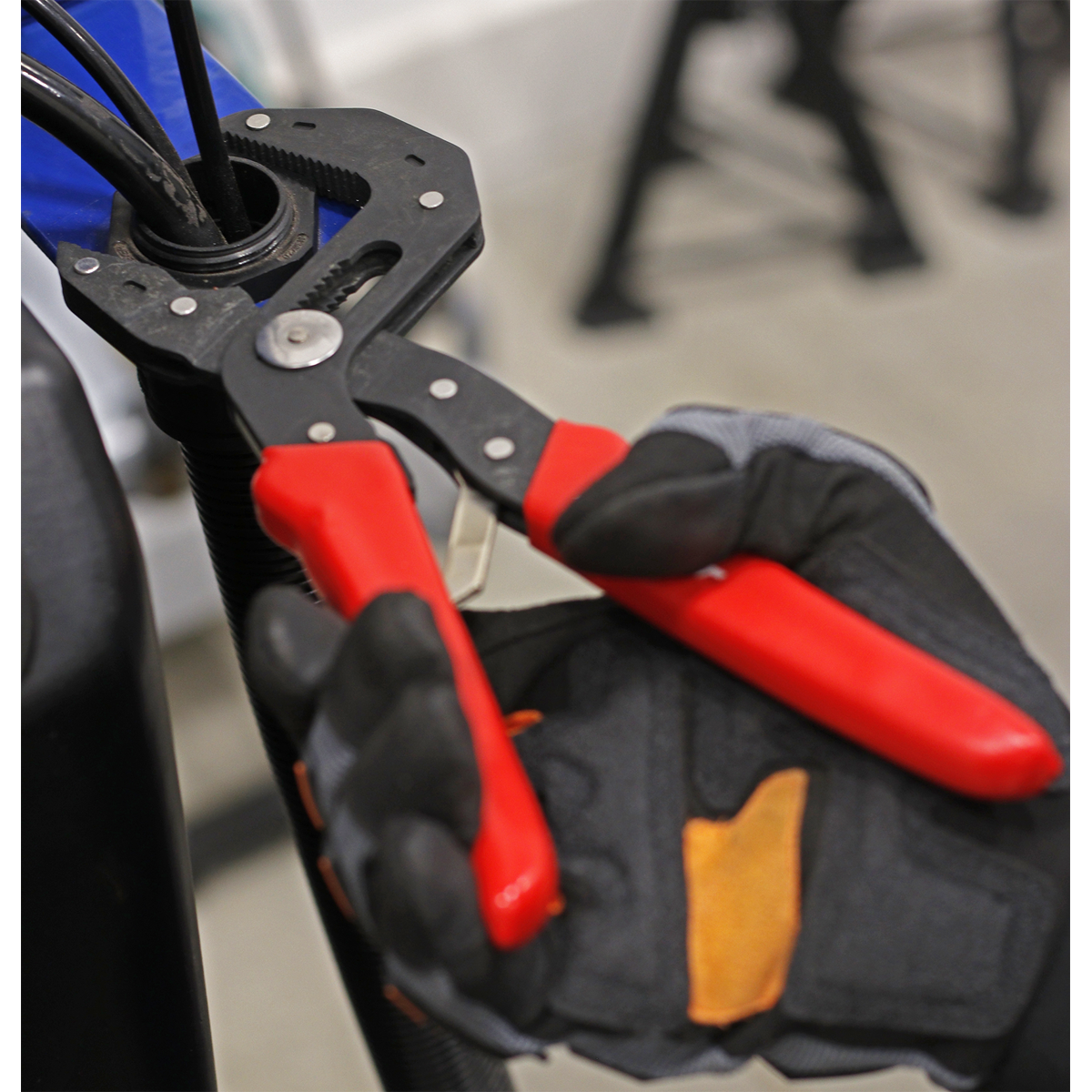 Premier Self-Adjusting Multi-Grip Pliers 175mm
