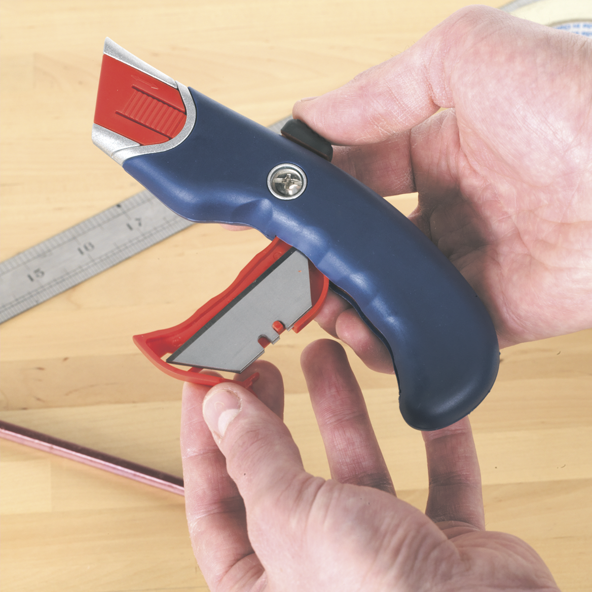 Premier Auto-Retracting Safety Knife