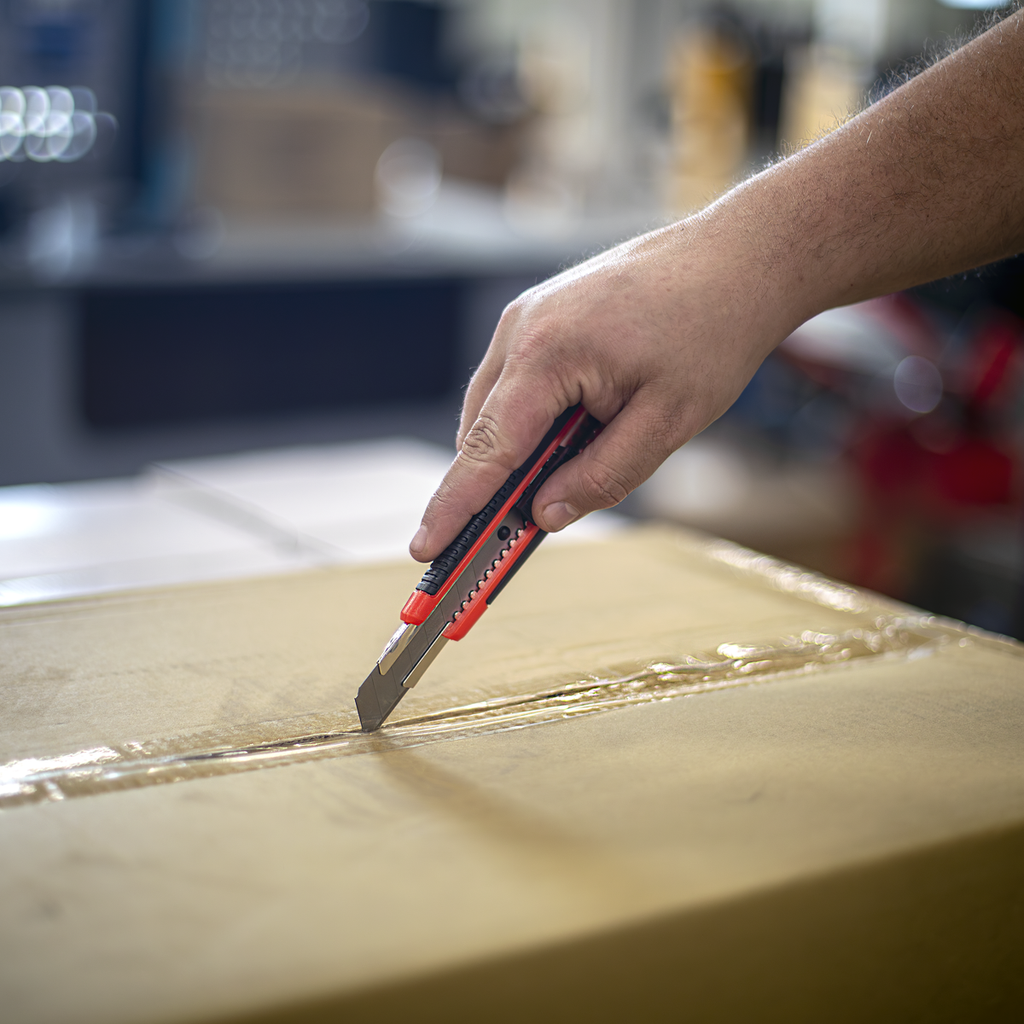 Retractable Snap-Off Knife
