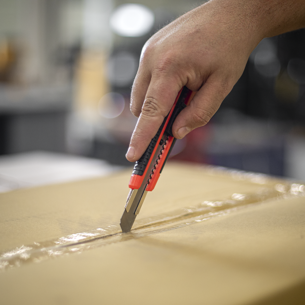 Retractable Snap-Off Knife