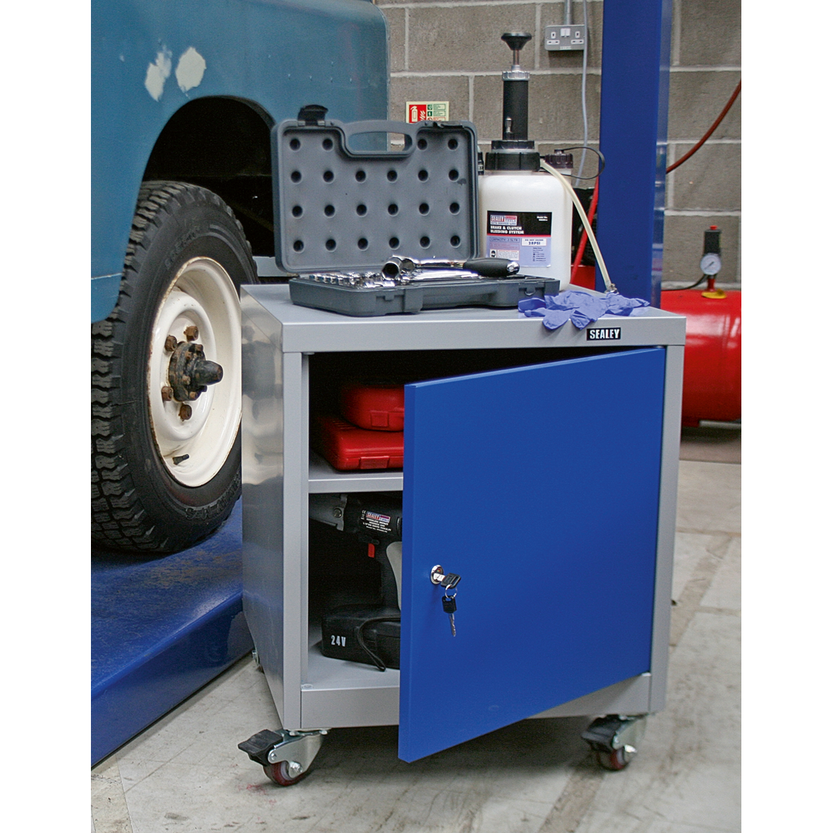 Premier Industrial™ Mobile Industrial Cabinet with 1 Shelf
