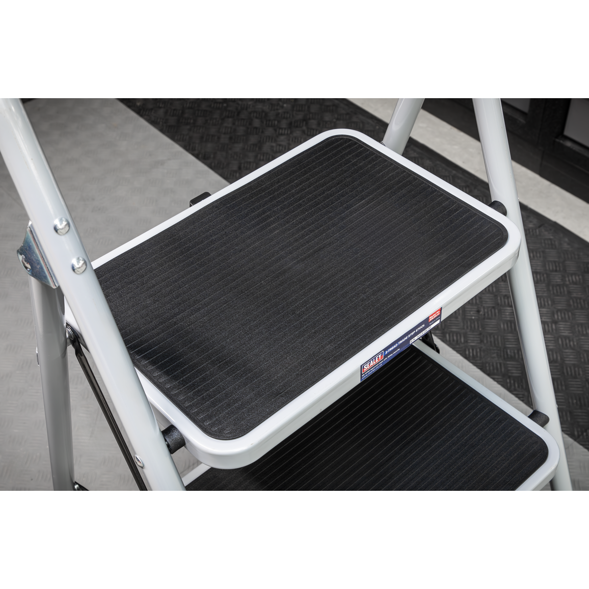 3-Tread Step Stool 150kg Capacity - EN 14183