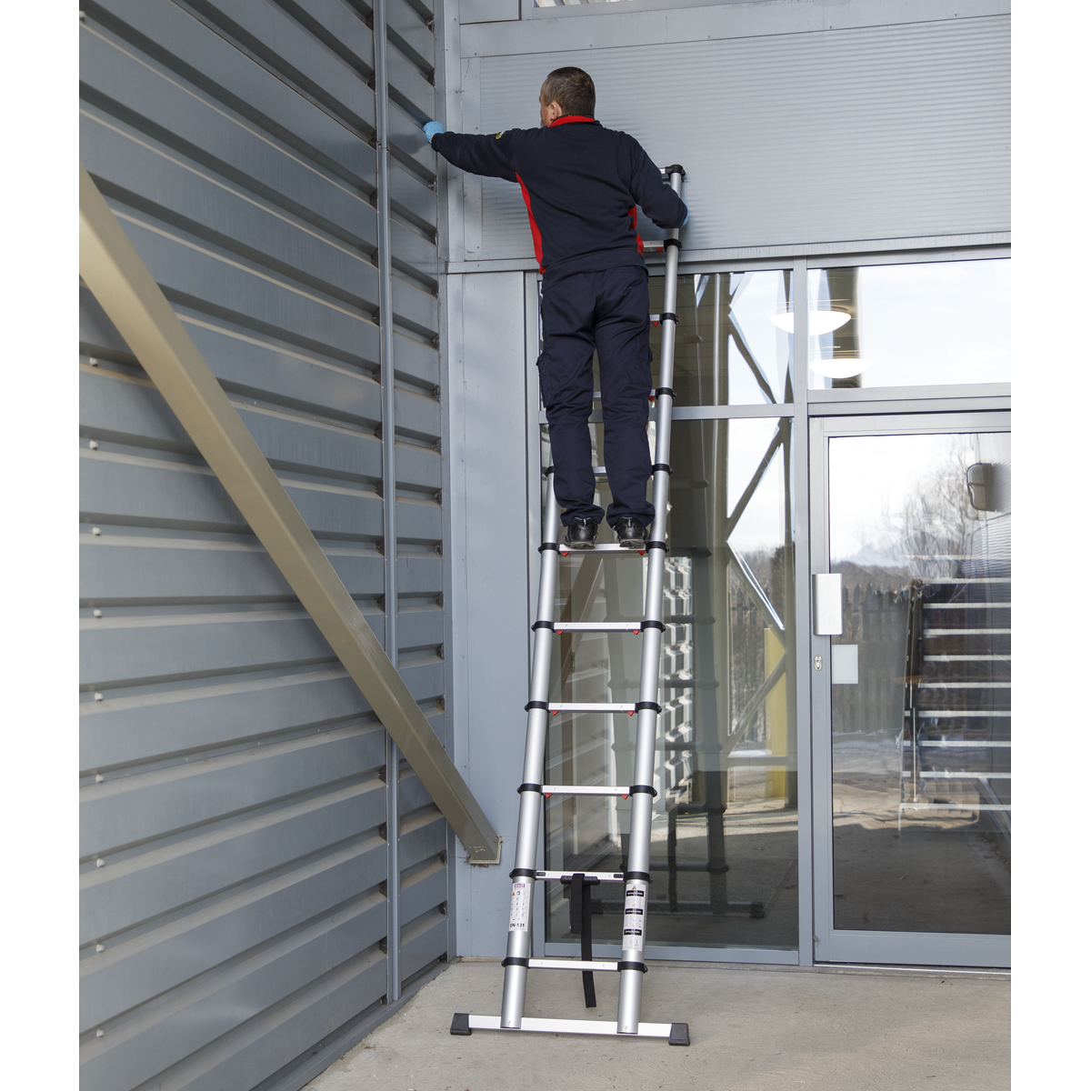 Aluminium Professional Telescopic Ladder 11-Tread - EN 131