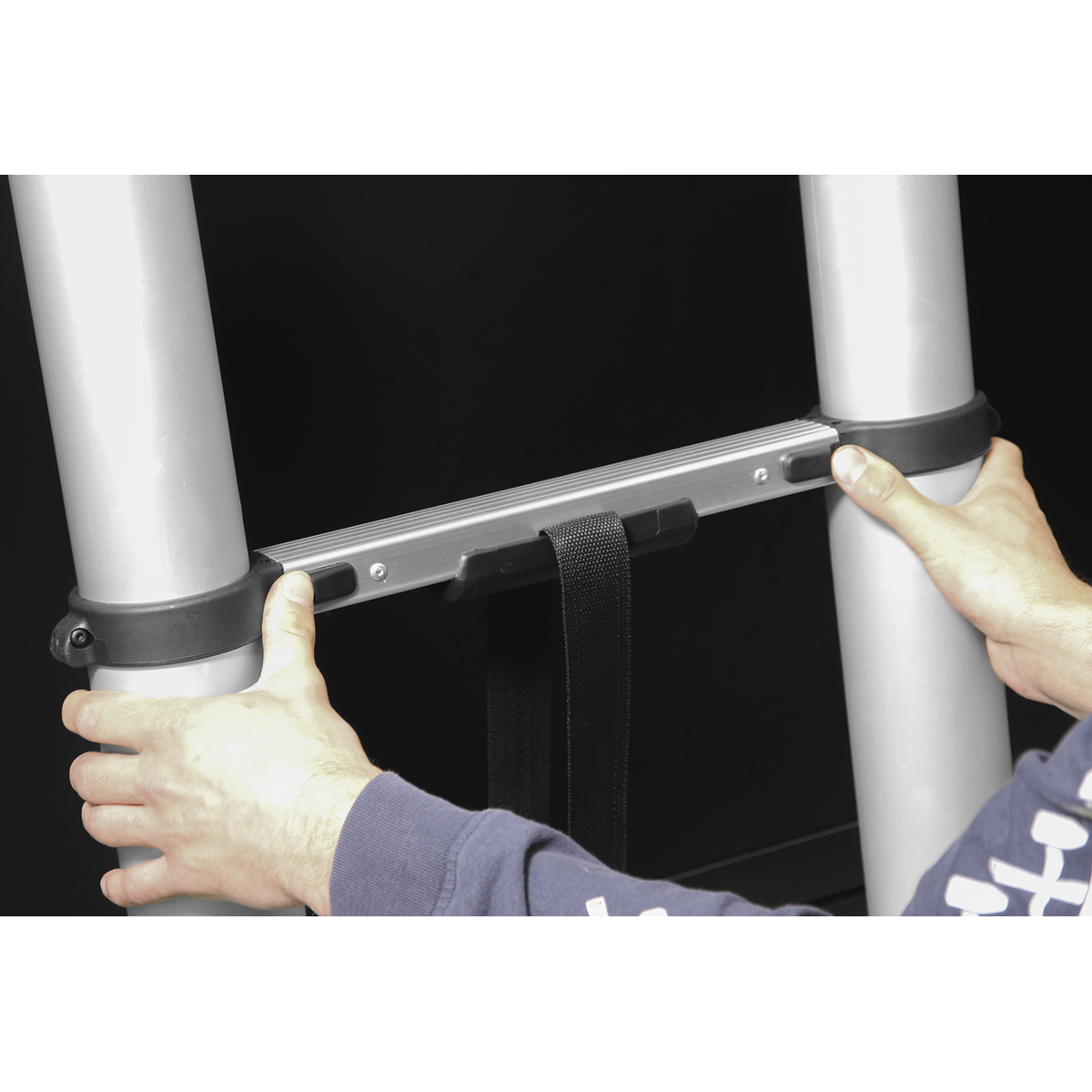 Aluminium Professional Telescopic Ladder 11-Tread - EN 131