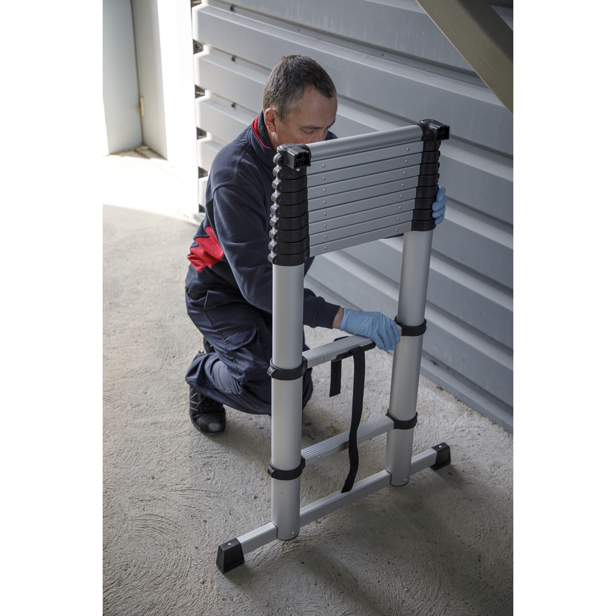 Aluminium Professional Telescopic Ladder 11-Tread - EN 131