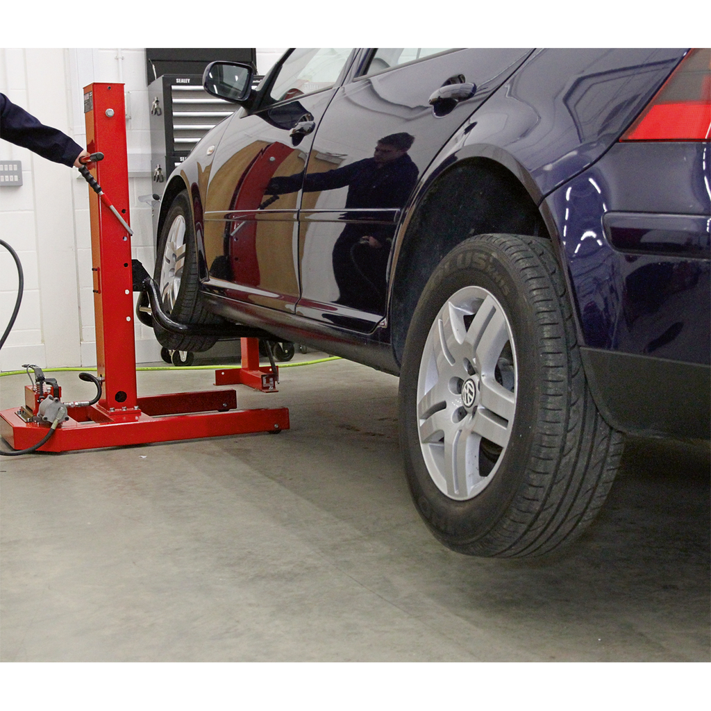 Air/Hydraulic Vehicle Lift with Foot Pedal 1.5 Tonne