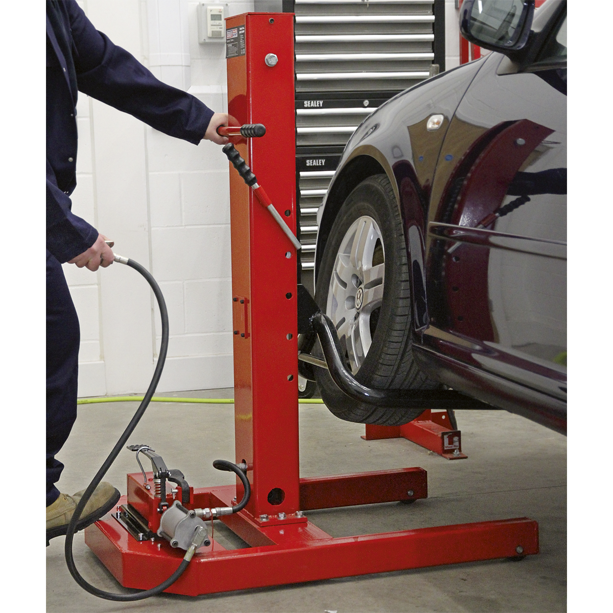 Air/Hydraulic Vehicle Lift with Foot Pedal 1.5 Tonne