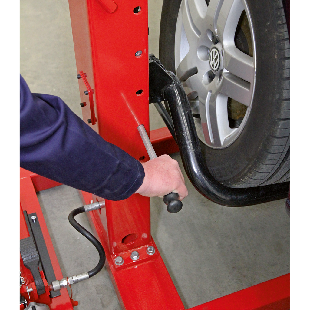 Air/Hydraulic Vehicle Lift with Foot Pedal 1.5 Tonne