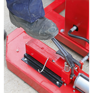 Air/Hydraulic Vehicle Lift with Foot Pedal 1.5 Tonne