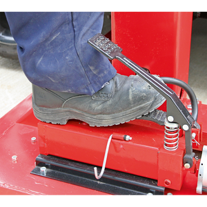 Air/Hydraulic Vehicle Lift with Foot Pedal 1.5 Tonne