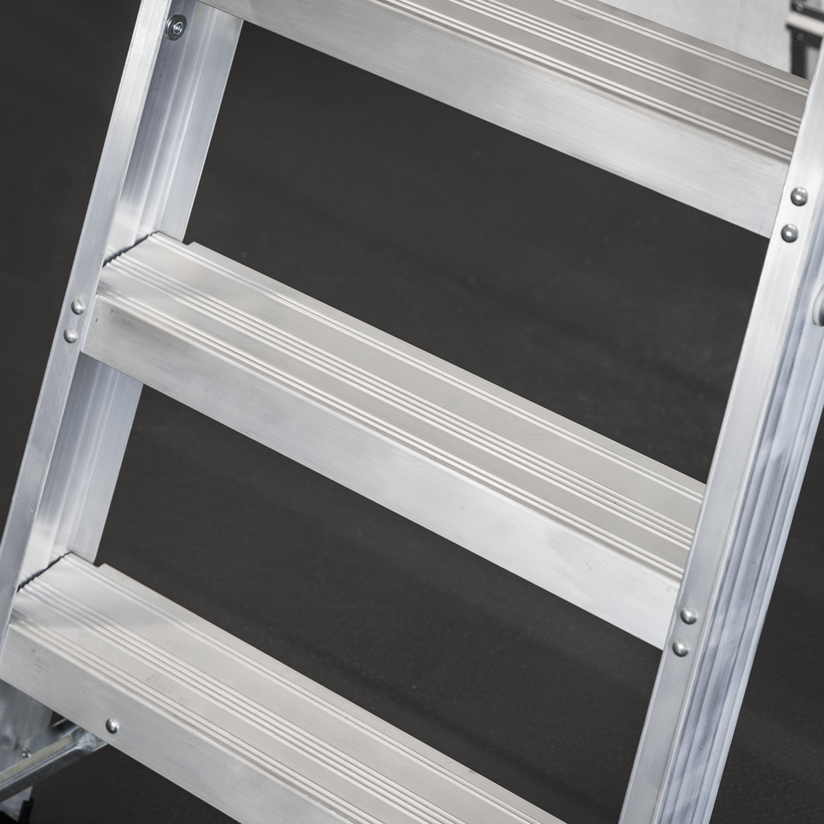 Industrial Step Ladder 6-Tread Aluminium - EN 131