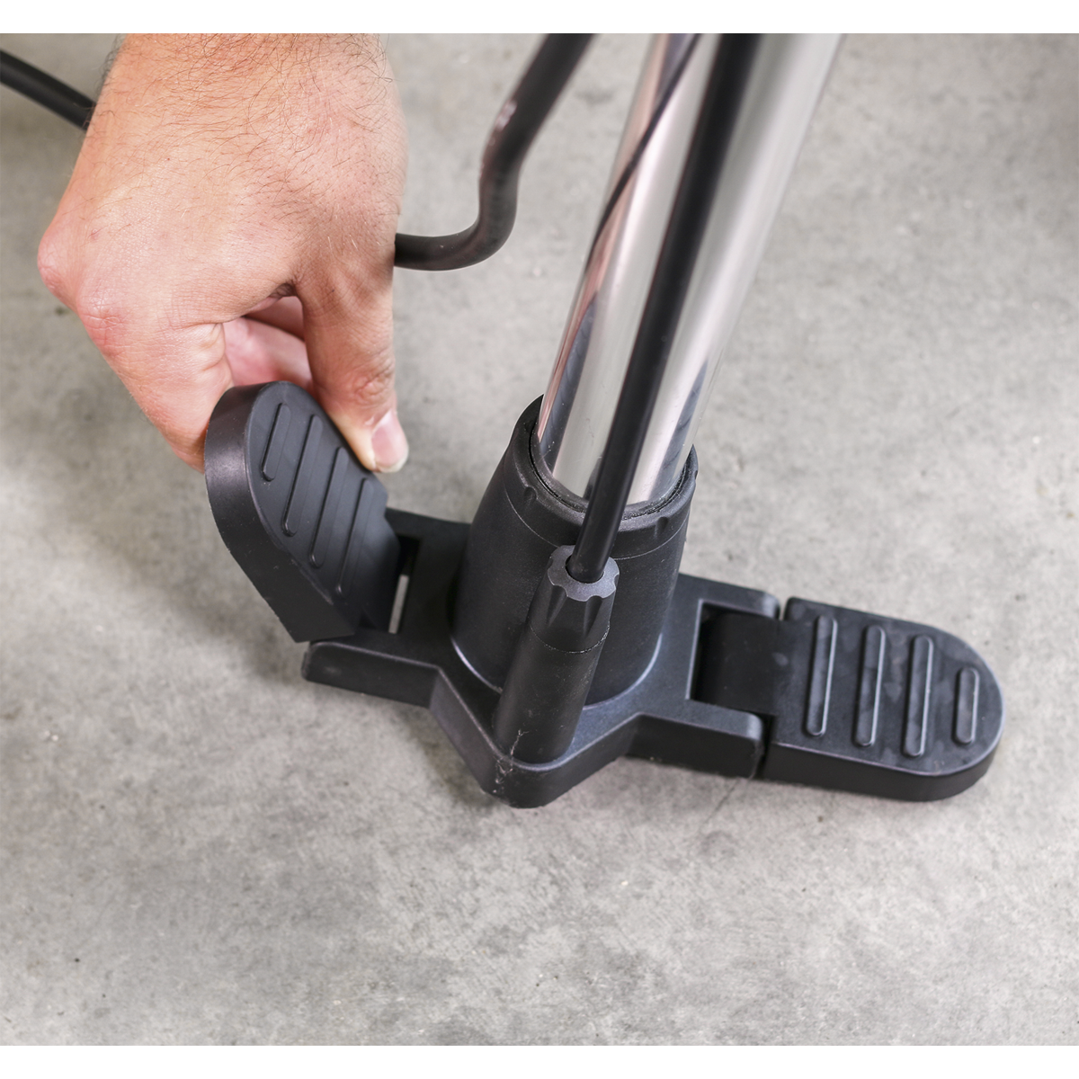 Track Pump with Dial Type Pressure Gauge
