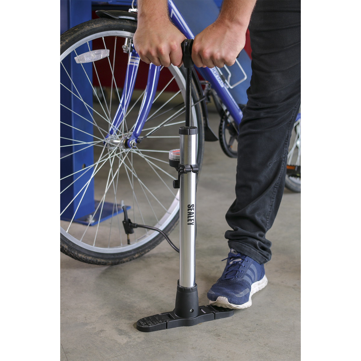 Track Pump with Dial Type Pressure Gauge