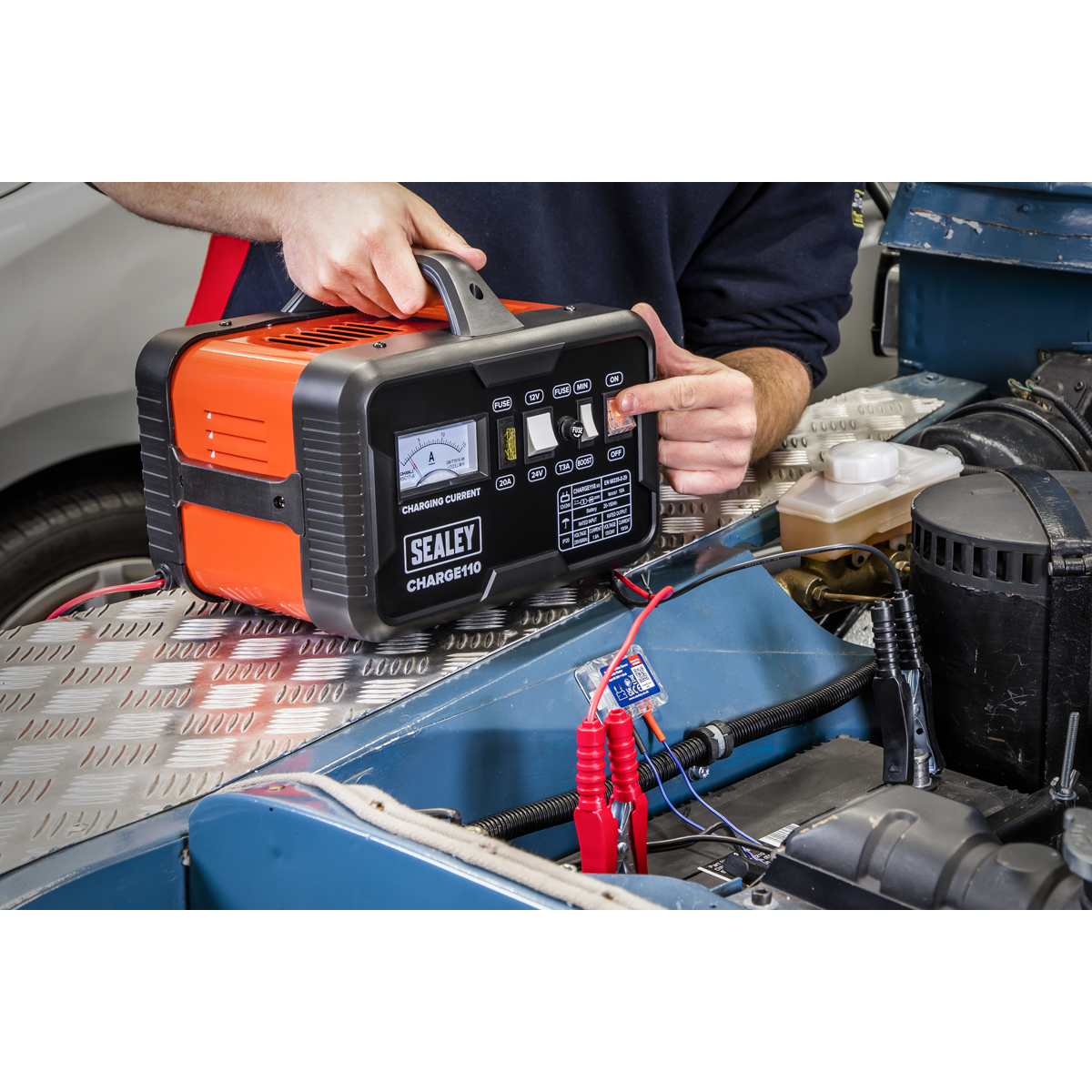 12/24V Battery Charger, 14A (CHARGE110)