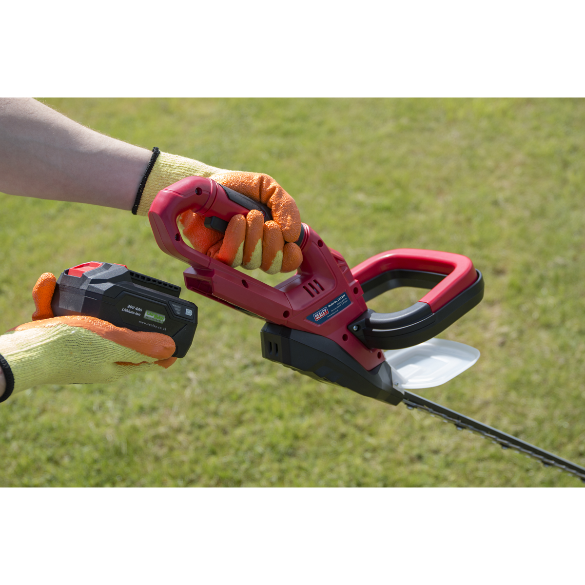SV20 Series Cordless Hedge Trimmer 20V 4Ah with Battery & Ch