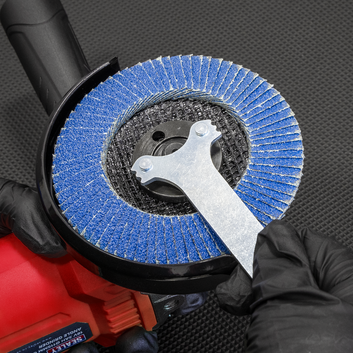 115mm Cordless Angle Grinder 18V 3Ah - Red