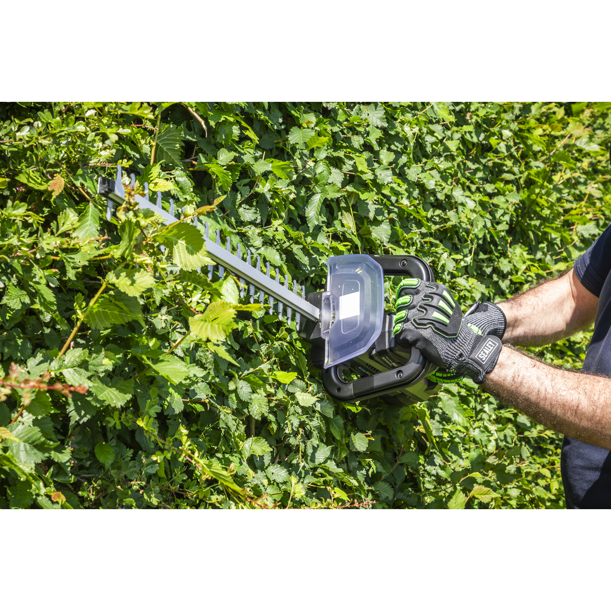 SV20 Series 52cm Cordless Hedge Trimmer 40V - Body Only