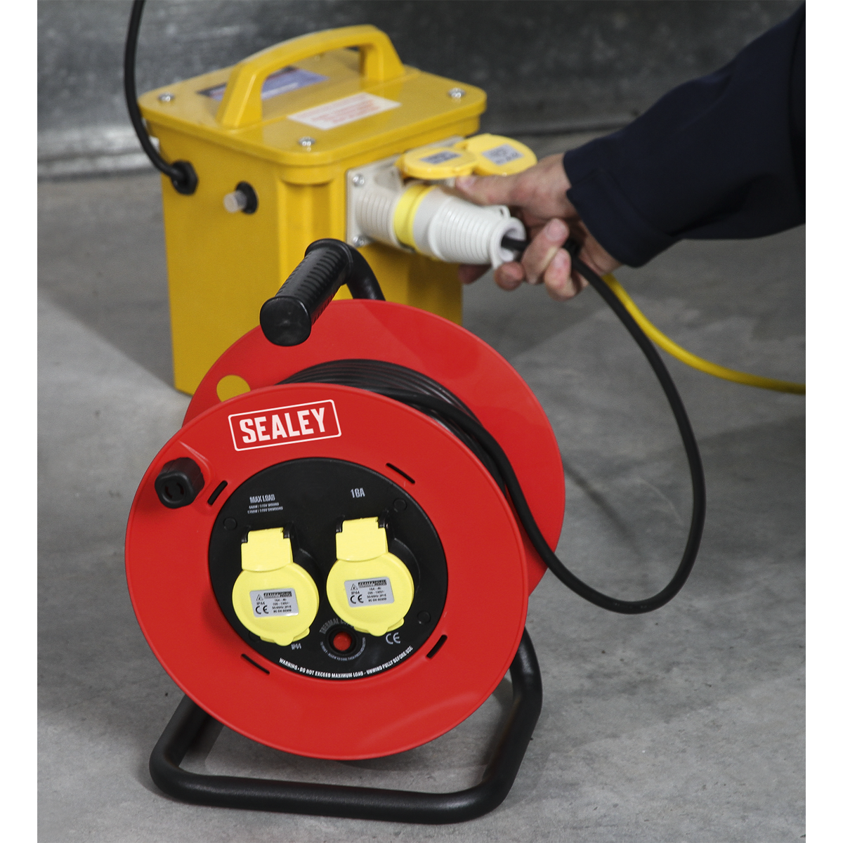 25m Heavy-Duty Cable Reel with Thermal Trip 2 x 110V