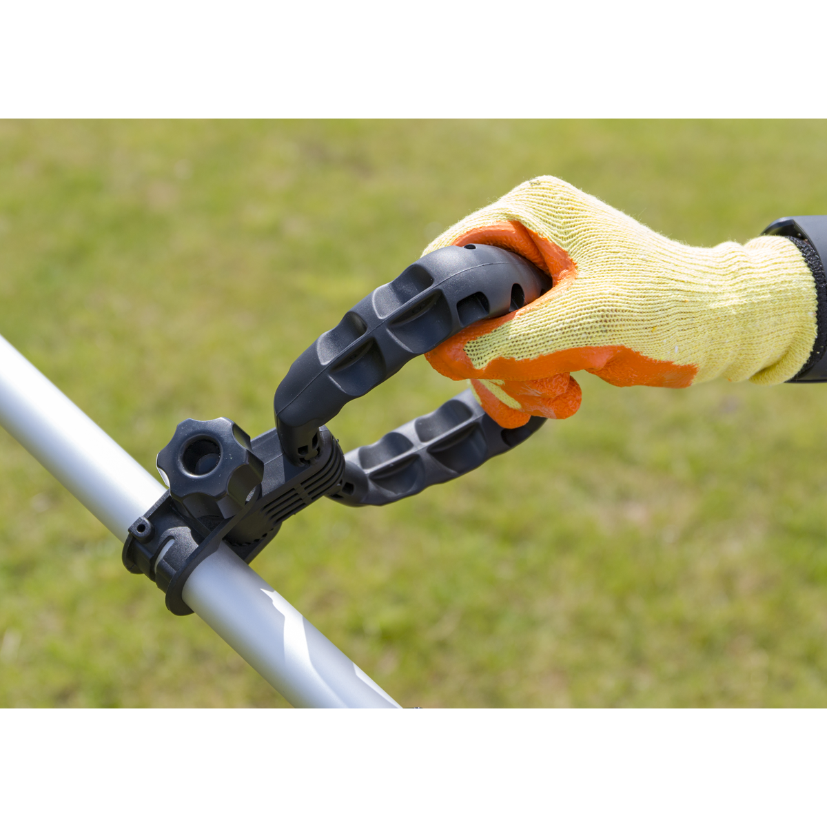 SV20 Series Cordless Grass Trimmer 20V with 2Ah Battery & Ch