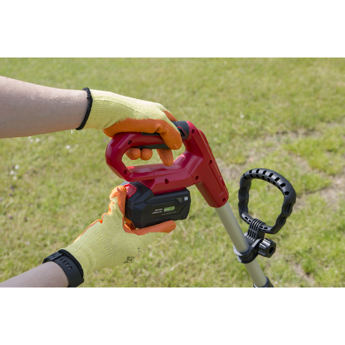 SV20 Series Cordless Trimmer 20V with 4Ah Battery & Charger