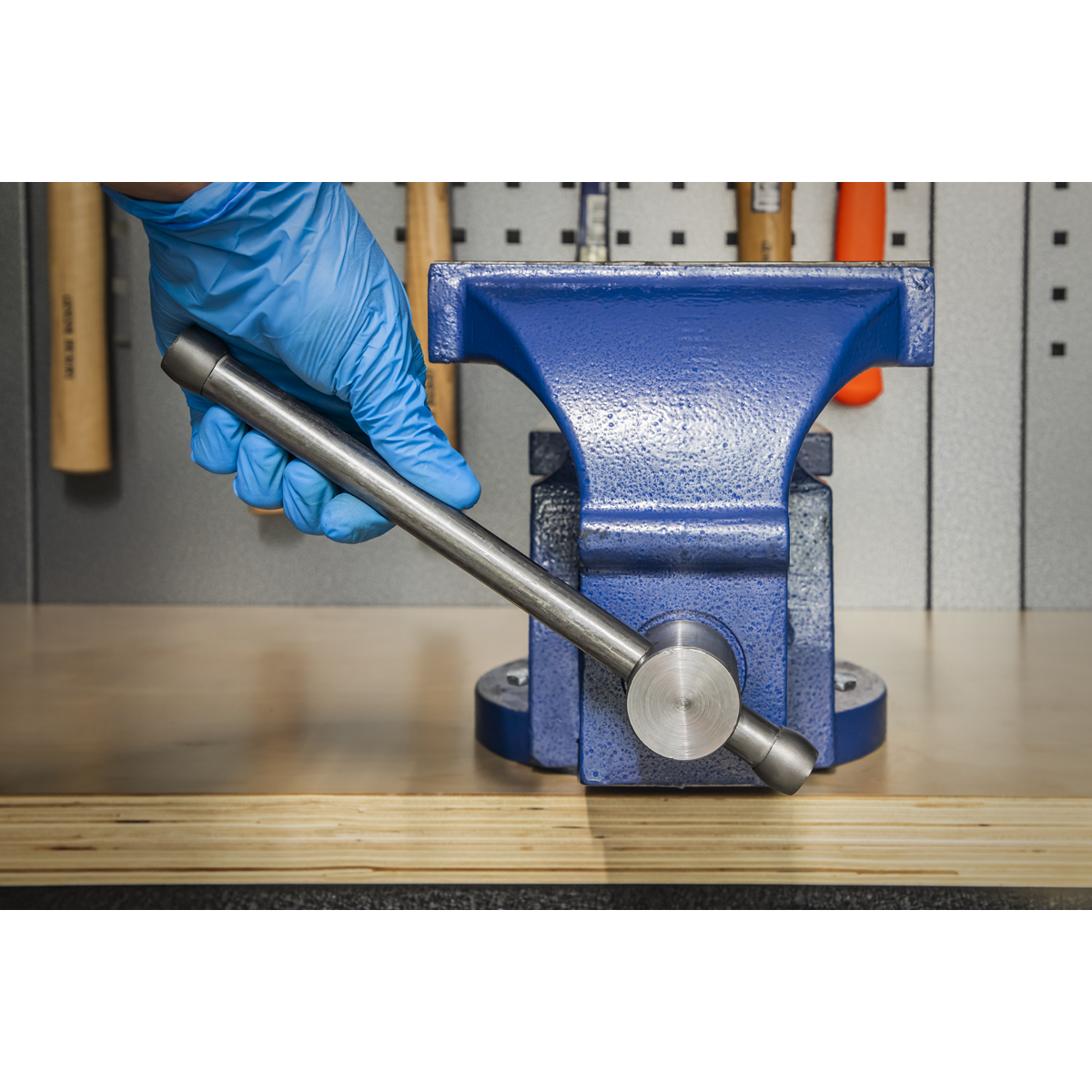 Professional Heavy-Duty Fixed Base Vice 200mm