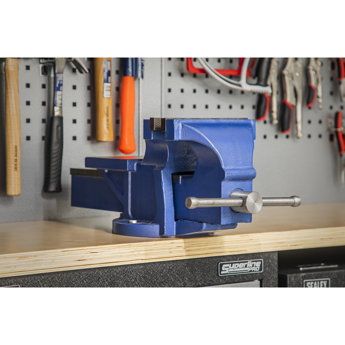 Professional Heavy-Duty Fixed Base Vice 200mm