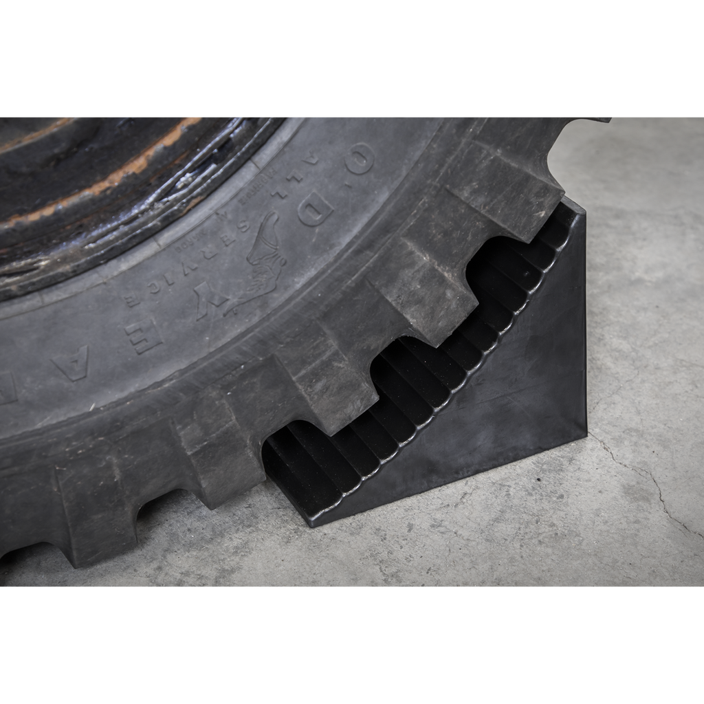 Heavy-Duty Rubber Wheel Chock, Single (CWC01)