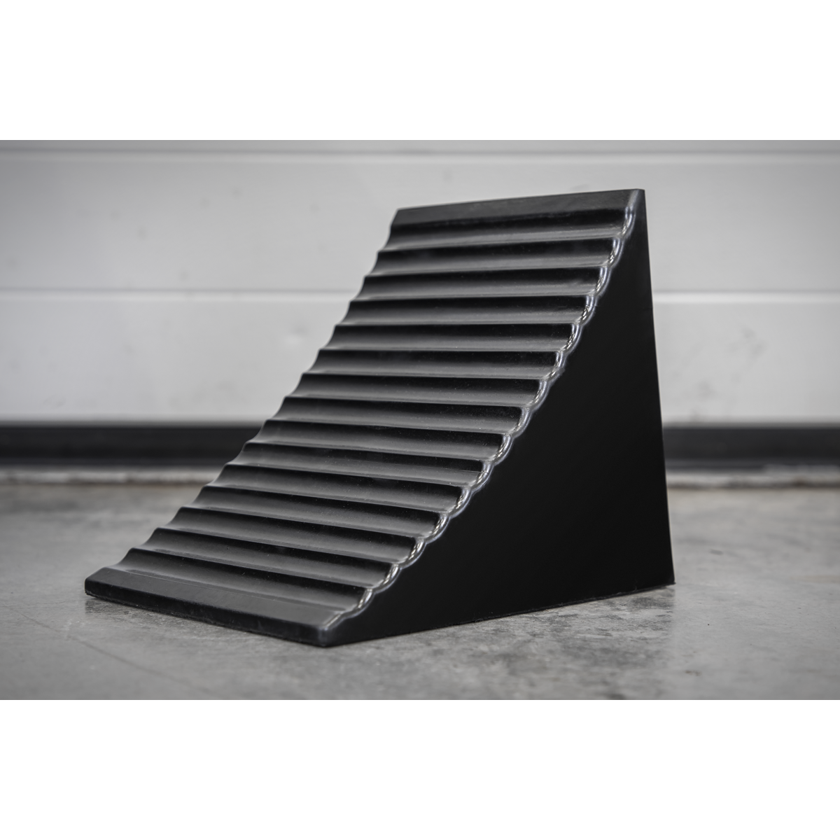 Heavy-Duty Rubber Wheel Chock, Single (CWC01)