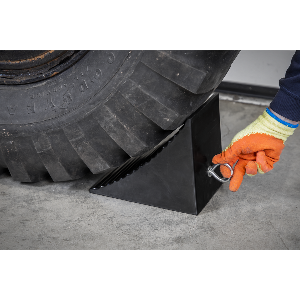 Heavy-Duty Rubber Wheel Chock, Single (CWC01)