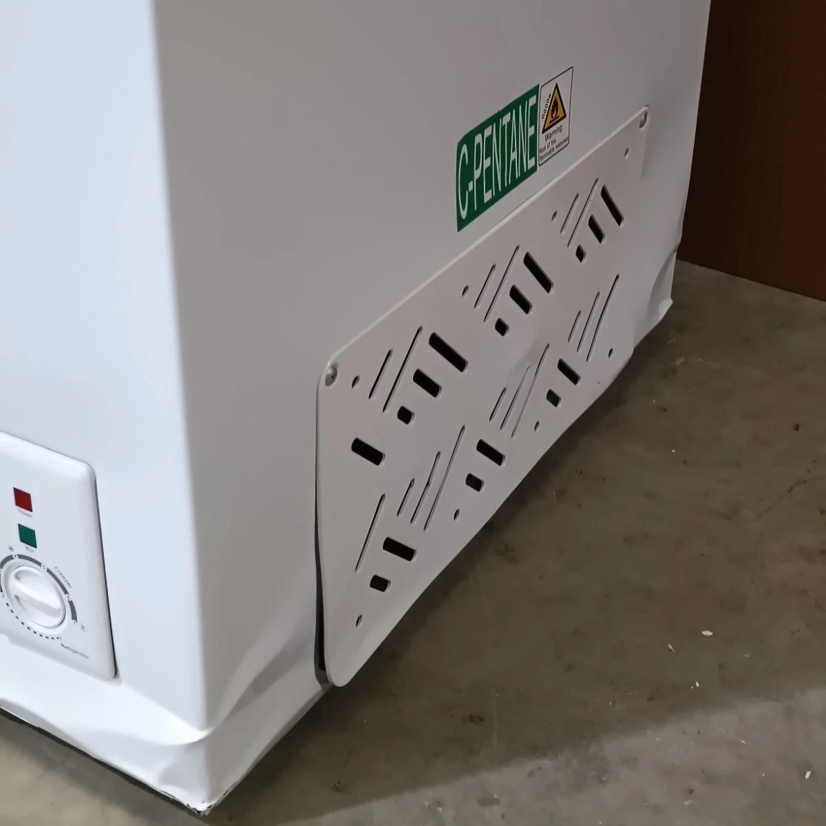 Baridi Freestanding Chest Freezer, 142L Capacity, White (DH120)