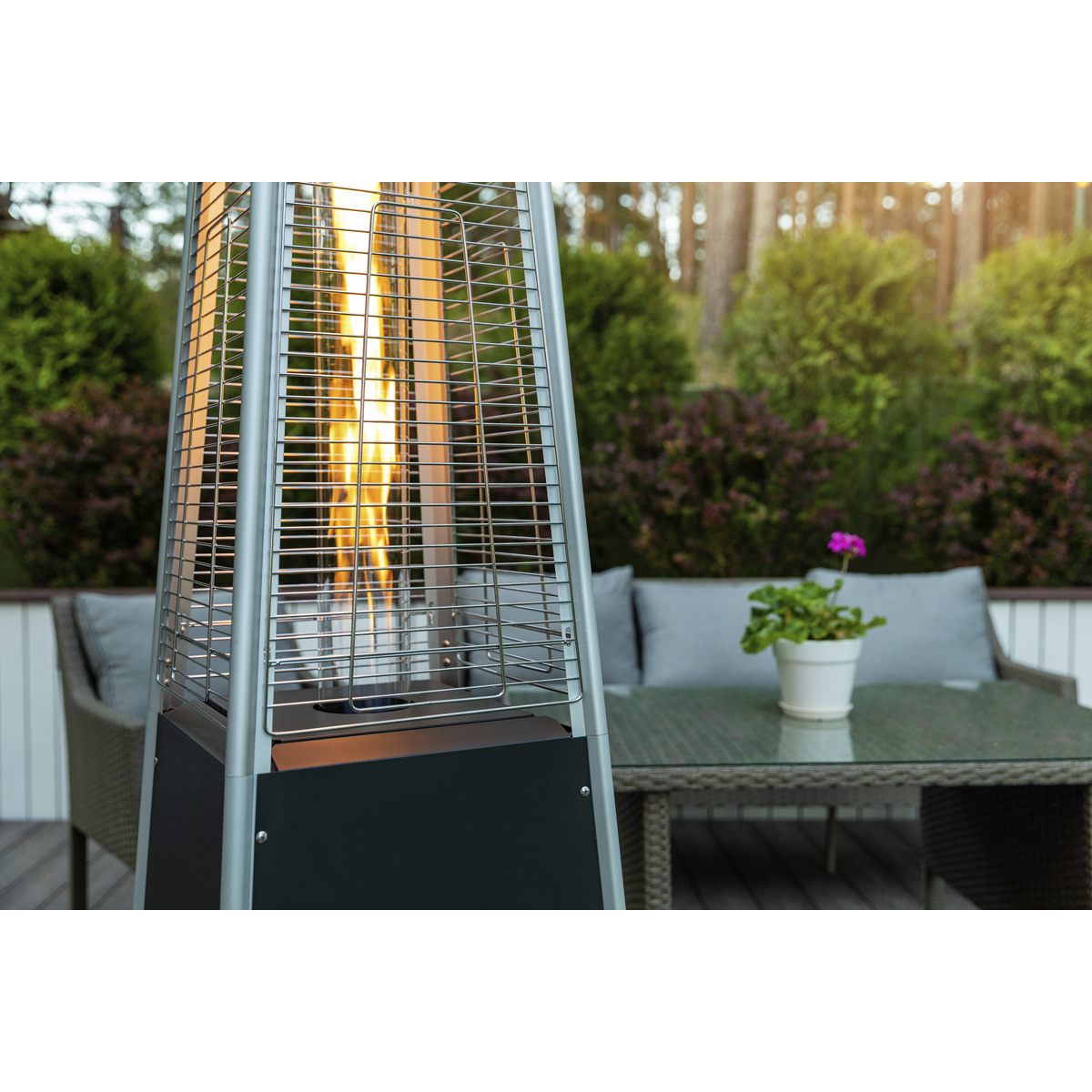 Dellonda Pyramid Gas Patio Heater 13kW, Black (DG98) (Factory Refurbished A)