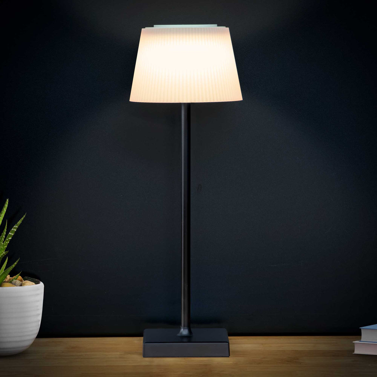 Dellonda Rechargeable Table Lamp, RGB Colours, Black (DH212)