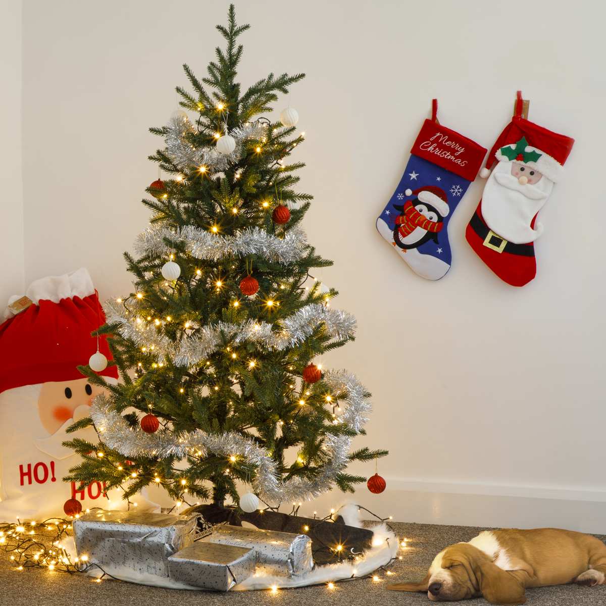 Dellonda Artificial Hinged Christmas Tree with 750+ PE Tips, 5ft/150cm (DH44) (Factory Refurbished A)