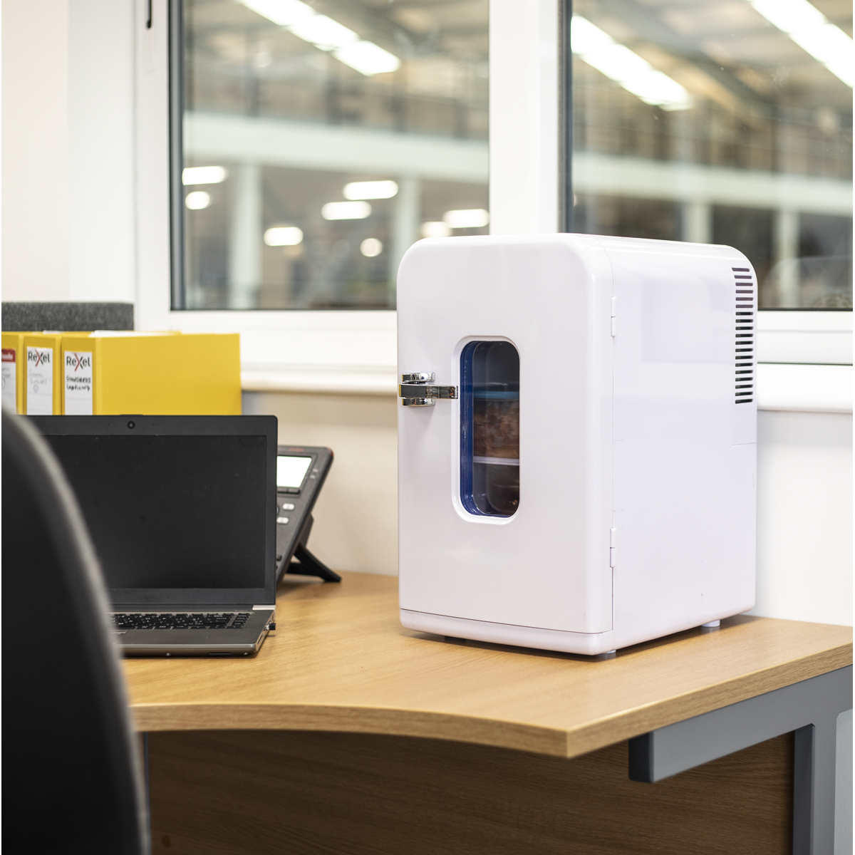 Baridi Mini Fridge/Warmer, 15L Capacity, White (DH94) (Factory Refurbished B)