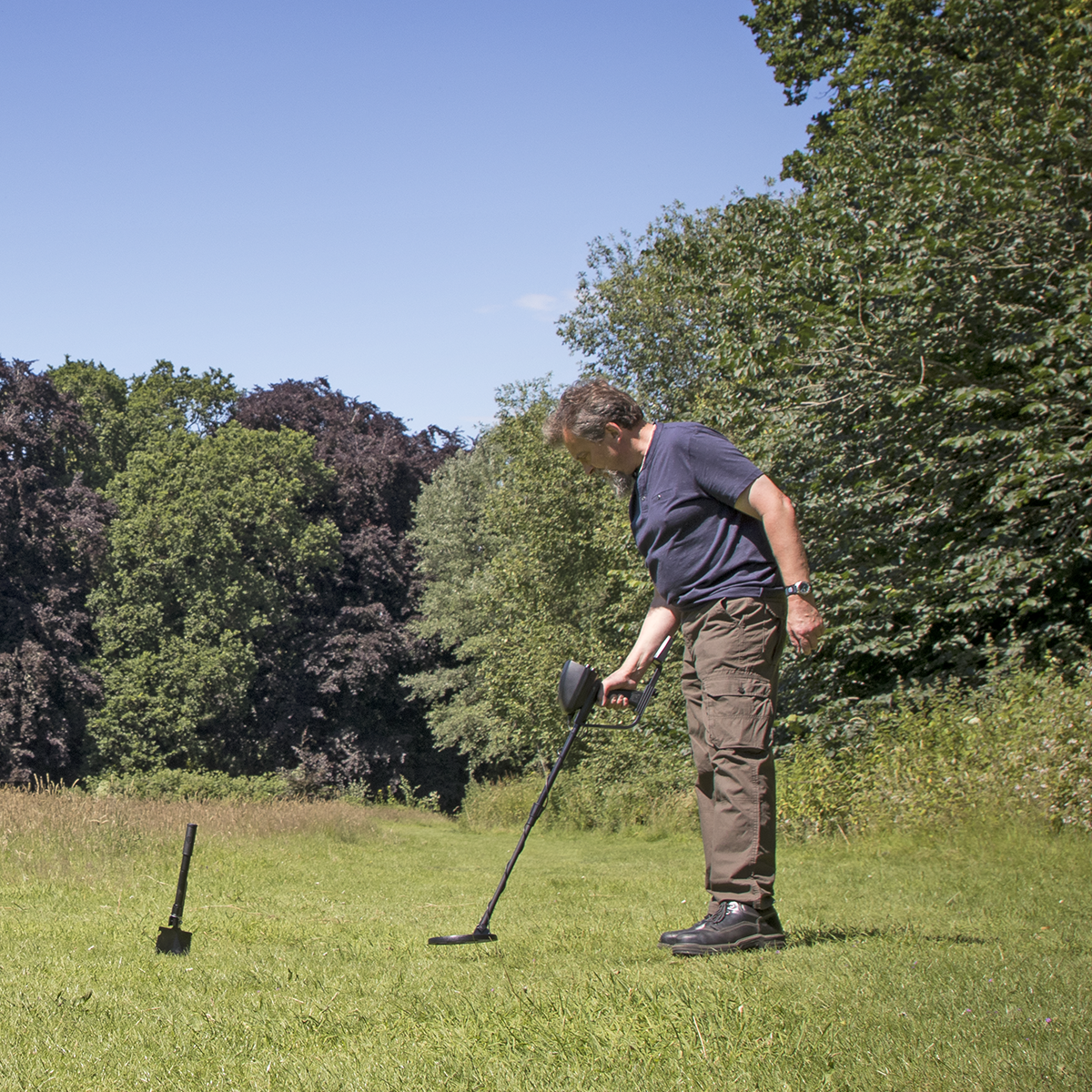 Dellonda Lightweight Metal Detector with High Accuracy Pinpoint Function (DL6)