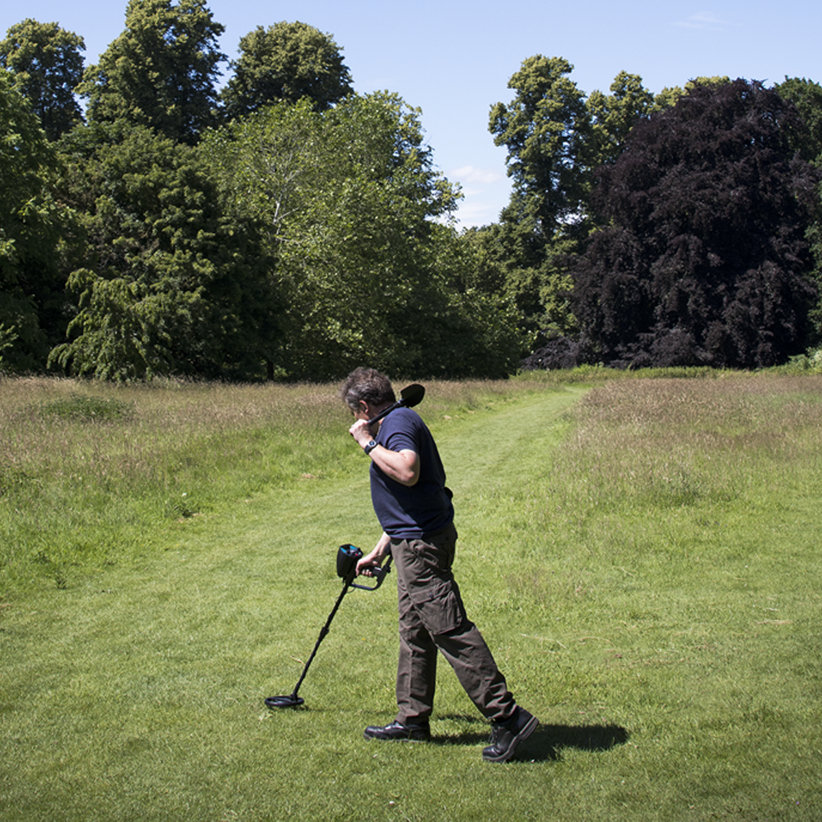 Dellonda Lightweight Metal Detector with High Accuracy Pinpoint Function (DL6)