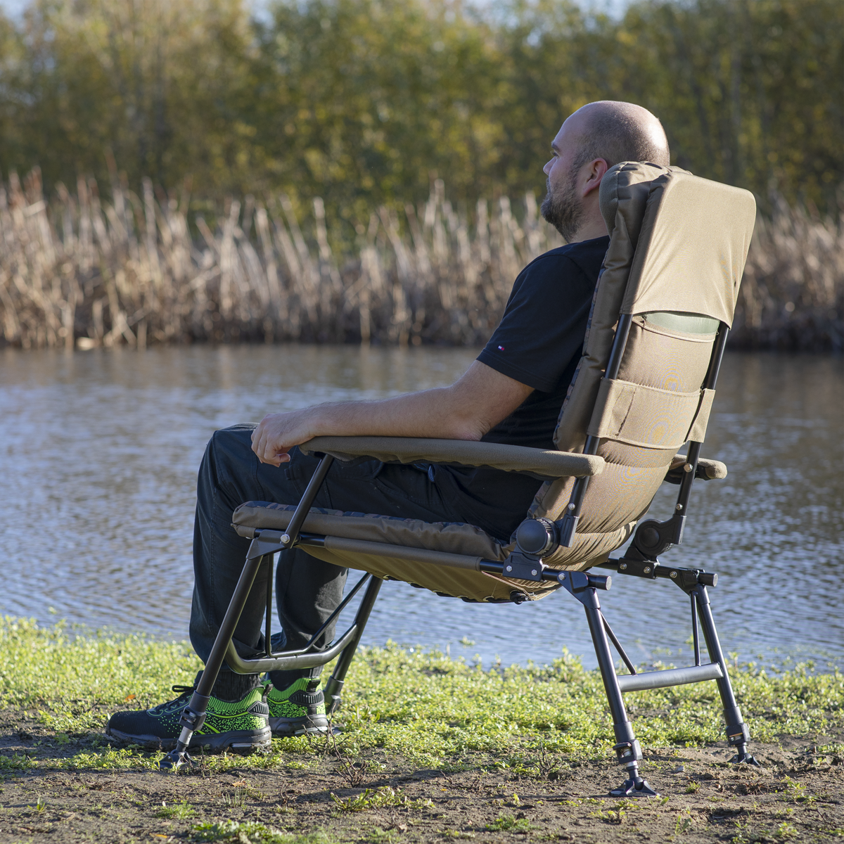 Dellonda Deluxe Portable Reclining Chair with Armrests (DL73)