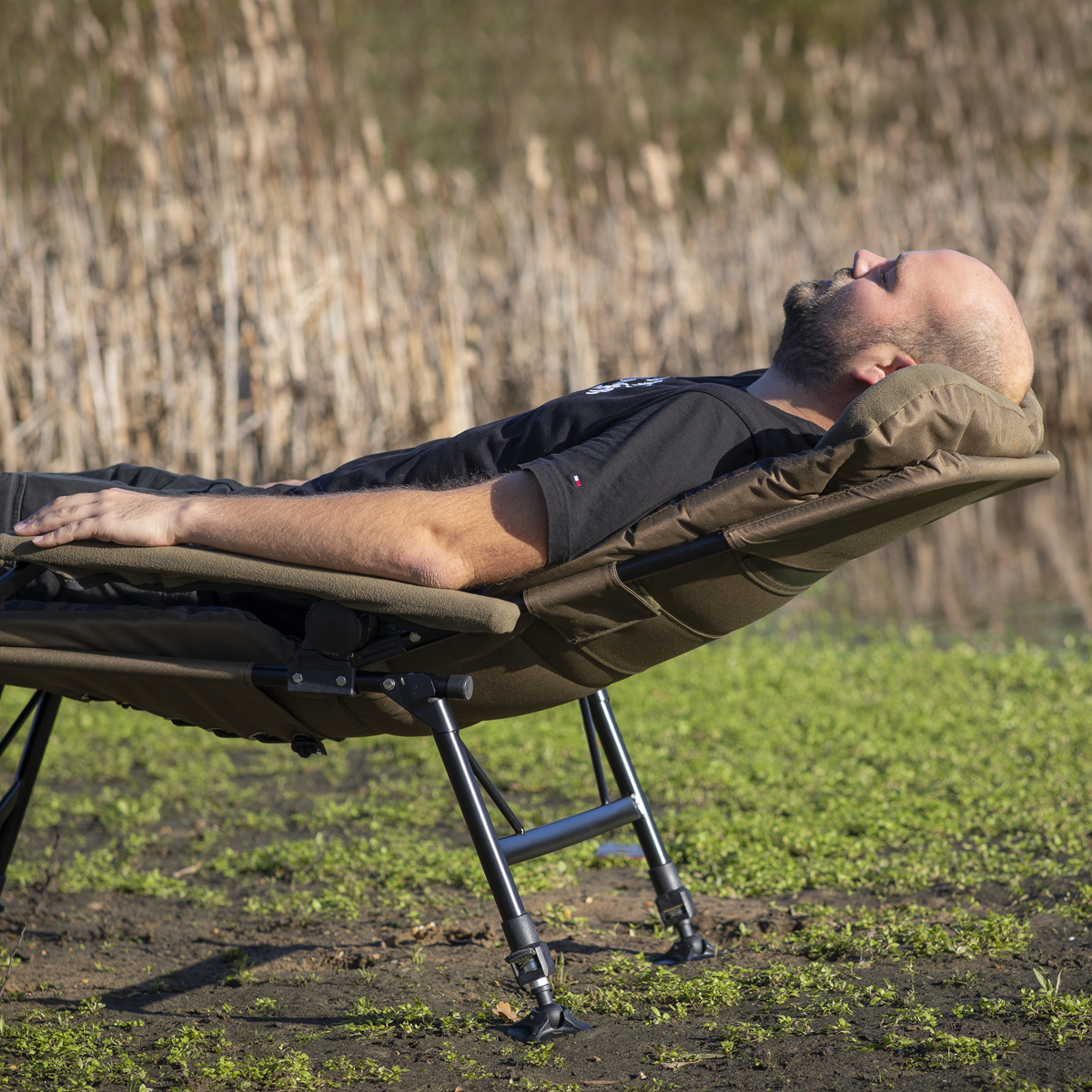 Dellonda Deluxe Portable Reclining Chair with Armrests (DL73)