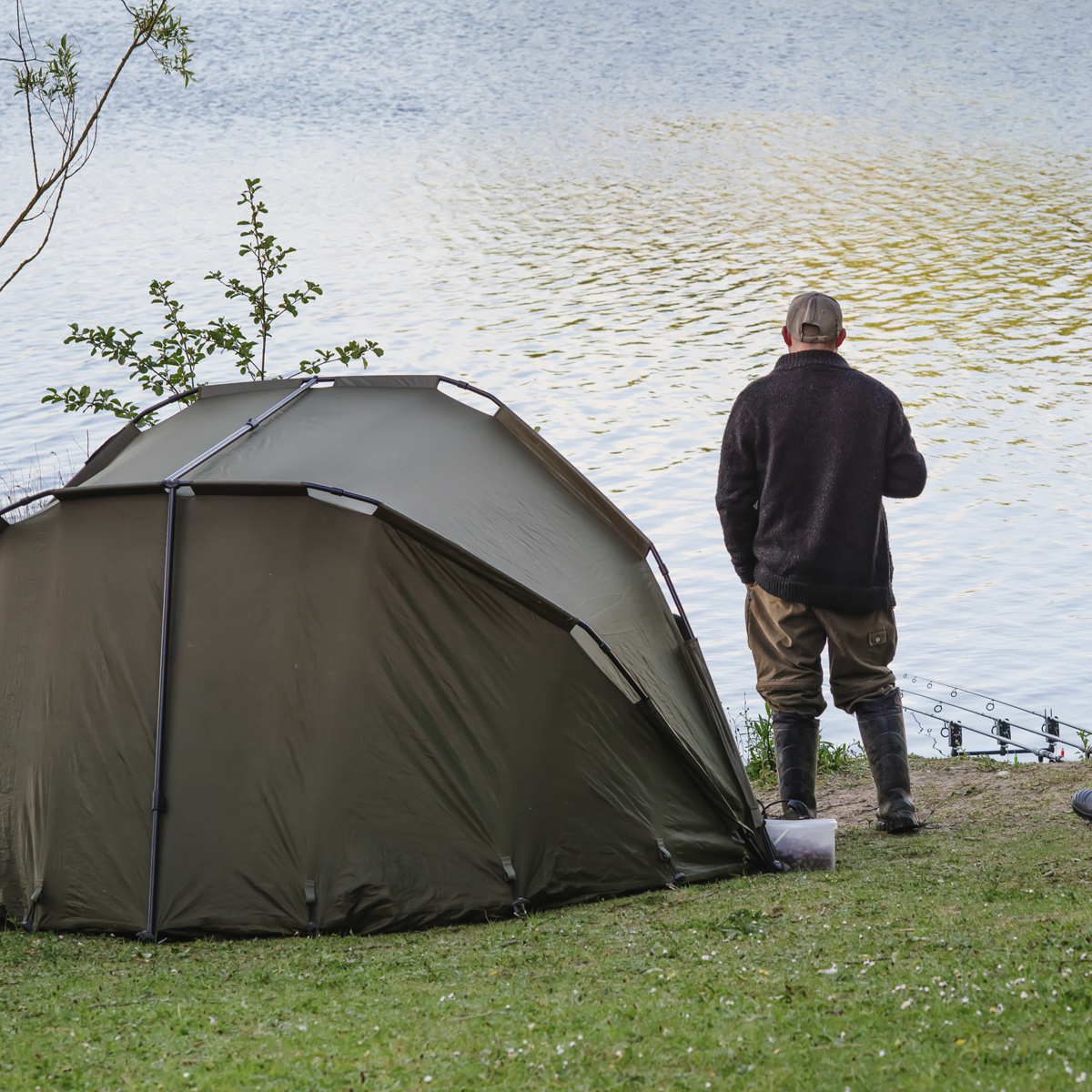 Dellonda Two-Person Bivvy Tent with Reclining Chair & Bedchair (DL143)