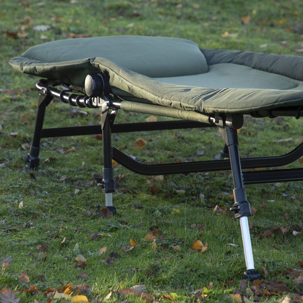 Dellonda Deluxe Wide Adjustable Bedchair with Fleece Mattress & Pillow (DL78) (Factory Refurbished B)